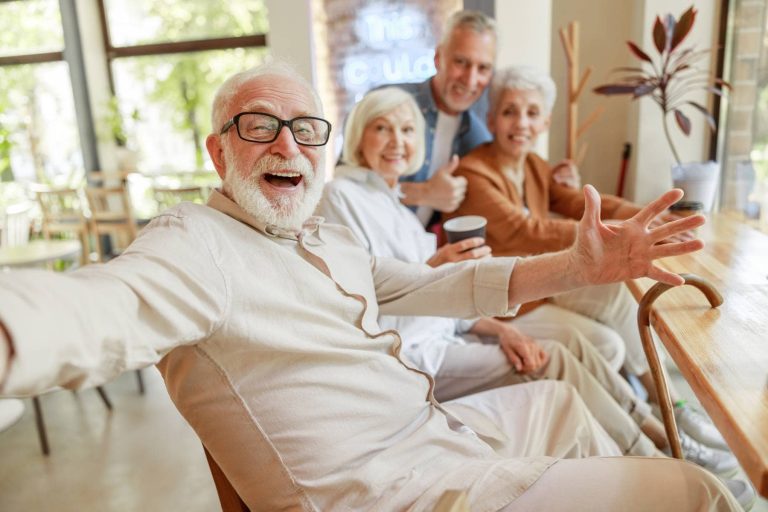 Seniors who are enjoying a leisurely time in Heritage Oak Glen